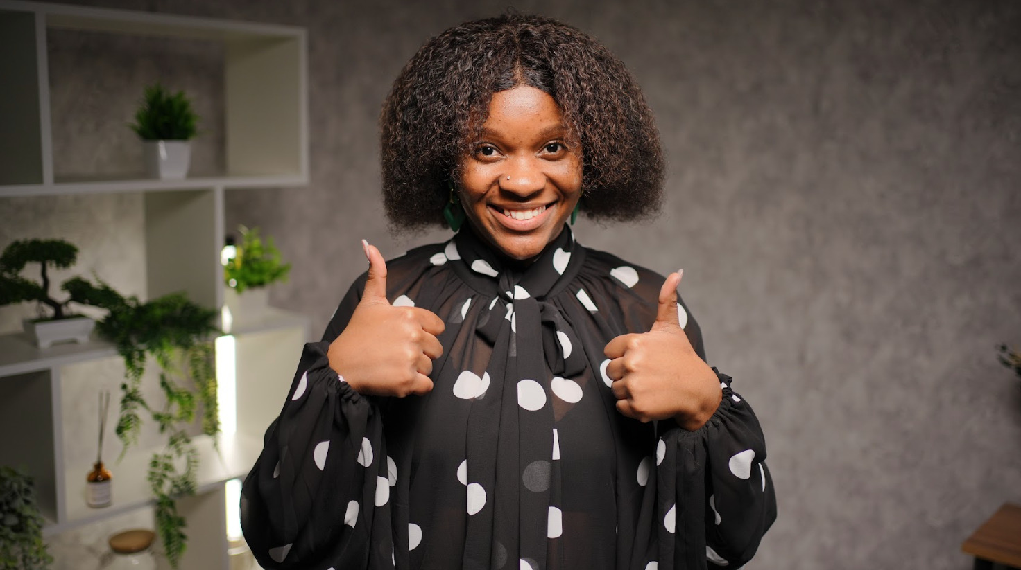 Nia. A wealthy and successful woman trader